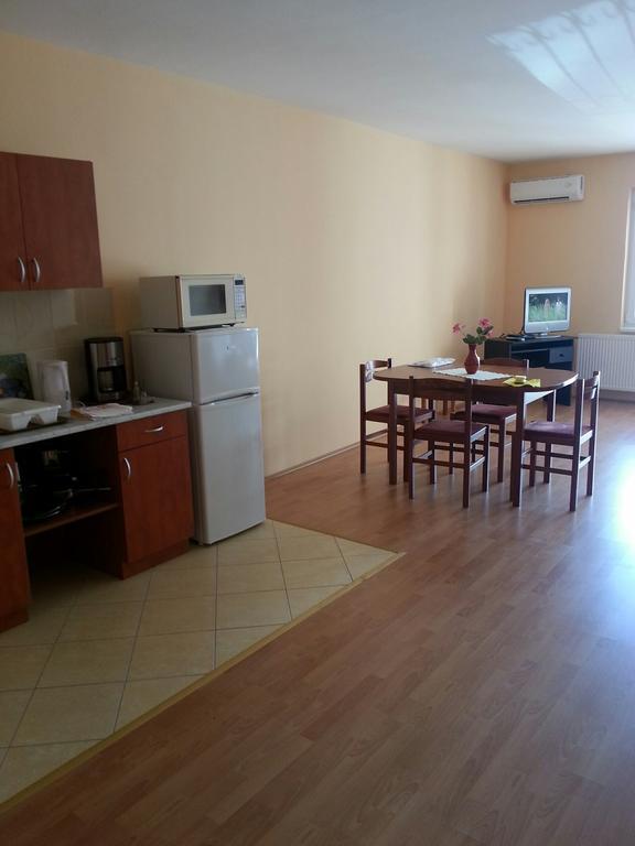 Kotany Apartman Harkány Rum bild